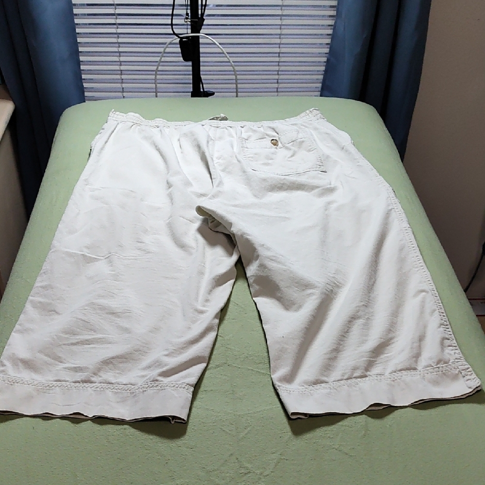 White Stag Women's Cargo Shorts, Size 14 - Picture 7 of 8